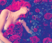 Обои Rihanna's Roses 176x144