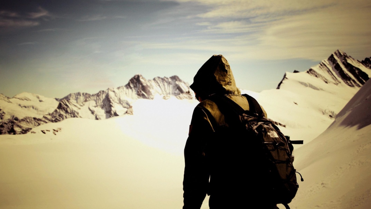 Обои Traveler on the mountain top, Freedom 1280x720