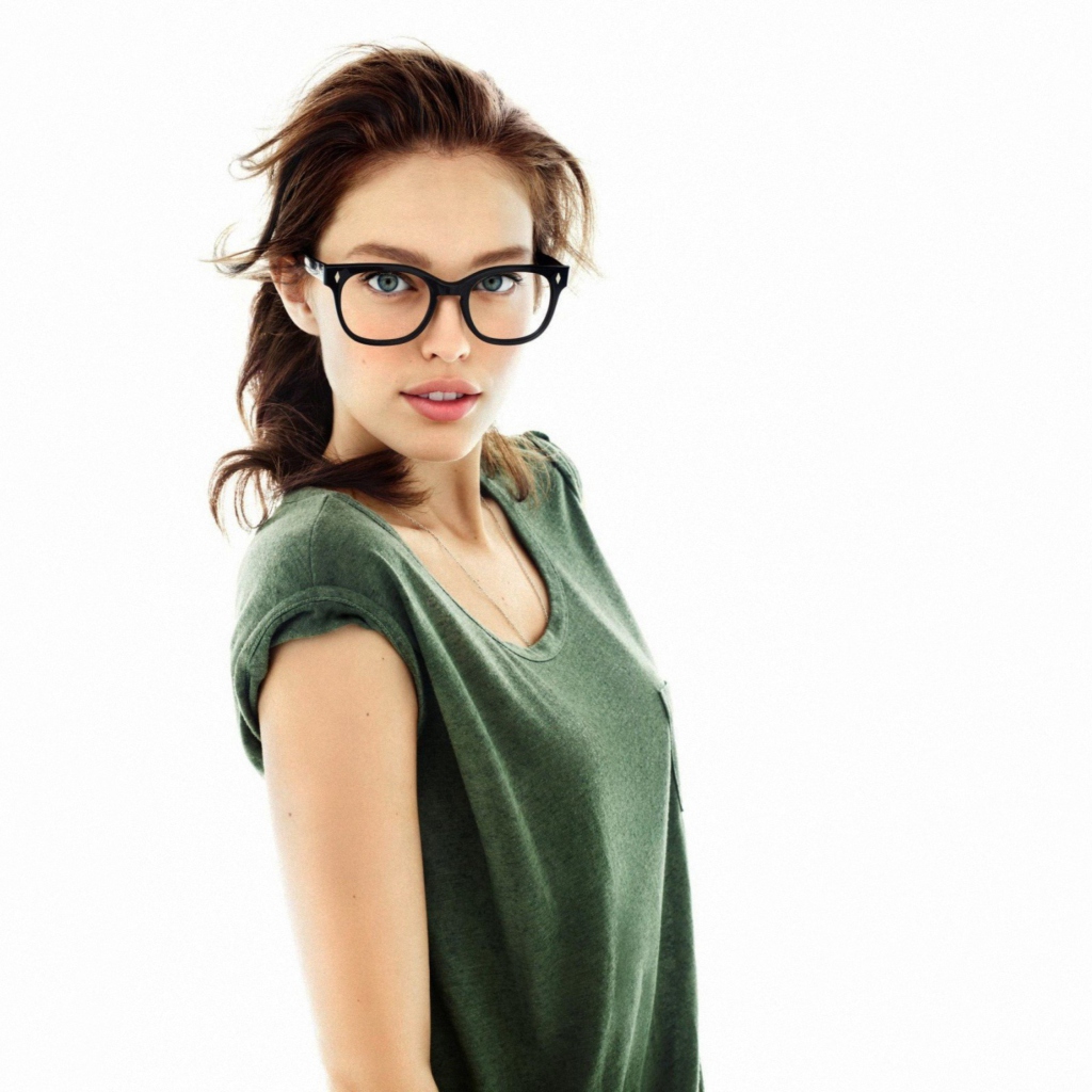 Very Cute Girl In Big Glasses wallpaper 1024x1024
