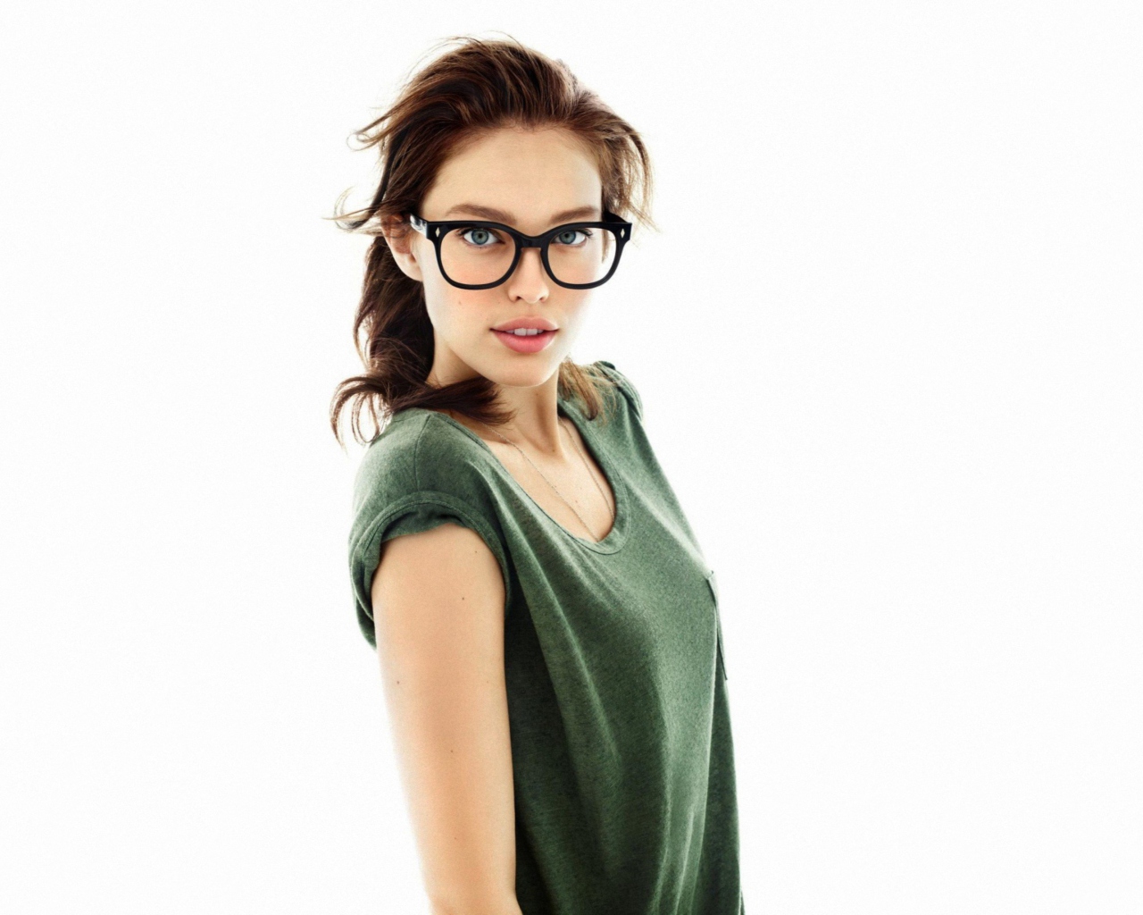 Das Very Cute Girl In Big Glasses Wallpaper 1280x1024