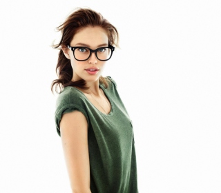 Very Cute Girl In Big Glasses - Fondos de pantalla gratis para 1024x1024