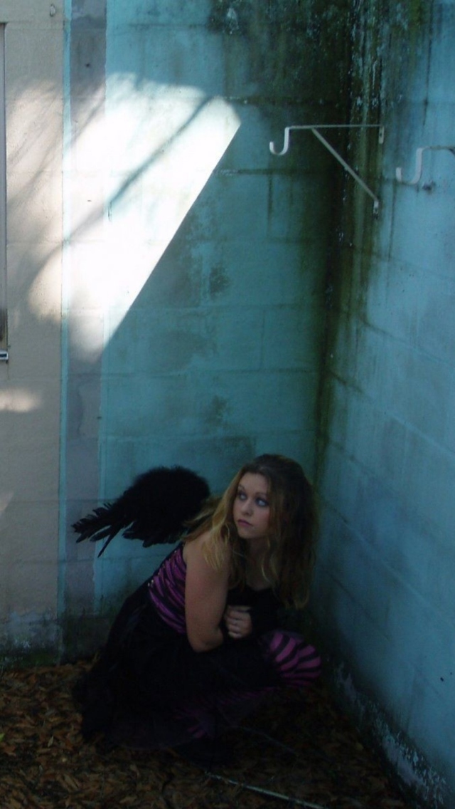Black Angel Hiding wallpaper 640x1136