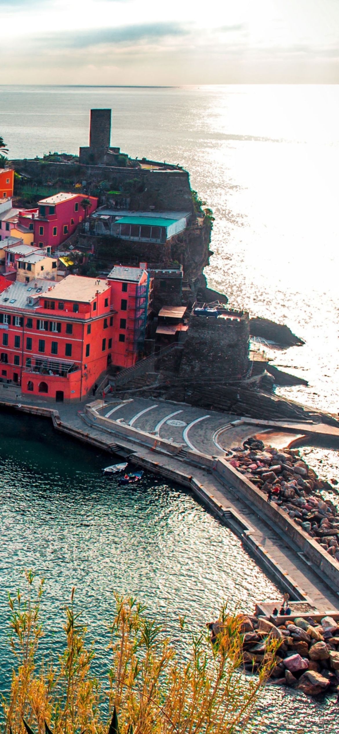 Italy Vernazza Colorful Houses wallpaper 1170x2532