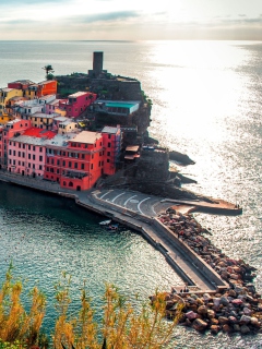Italy Vernazza Colorful Houses wallpaper 240x320