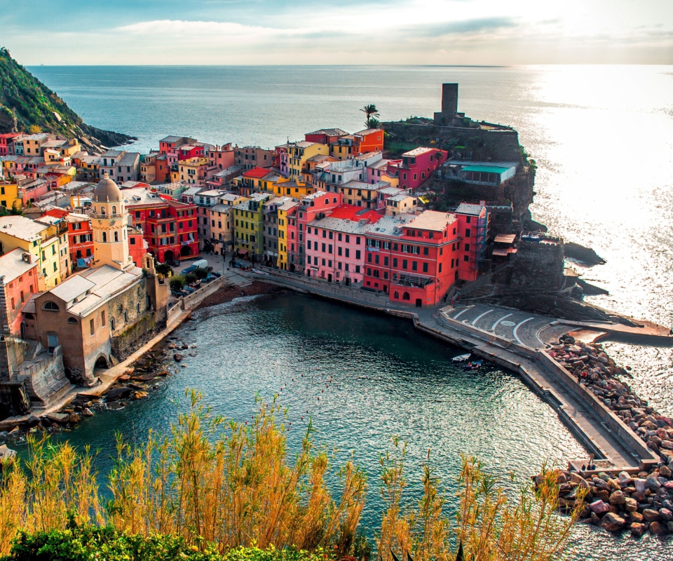 Italy Vernazza Colorful Houses screenshot #1 960x800