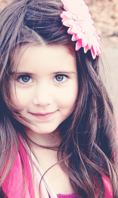 Little Girl With Flower In Her Hair screenshot #1 480x800