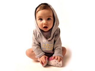 Das Cute Little Baby Boy Wallpaper 320x240