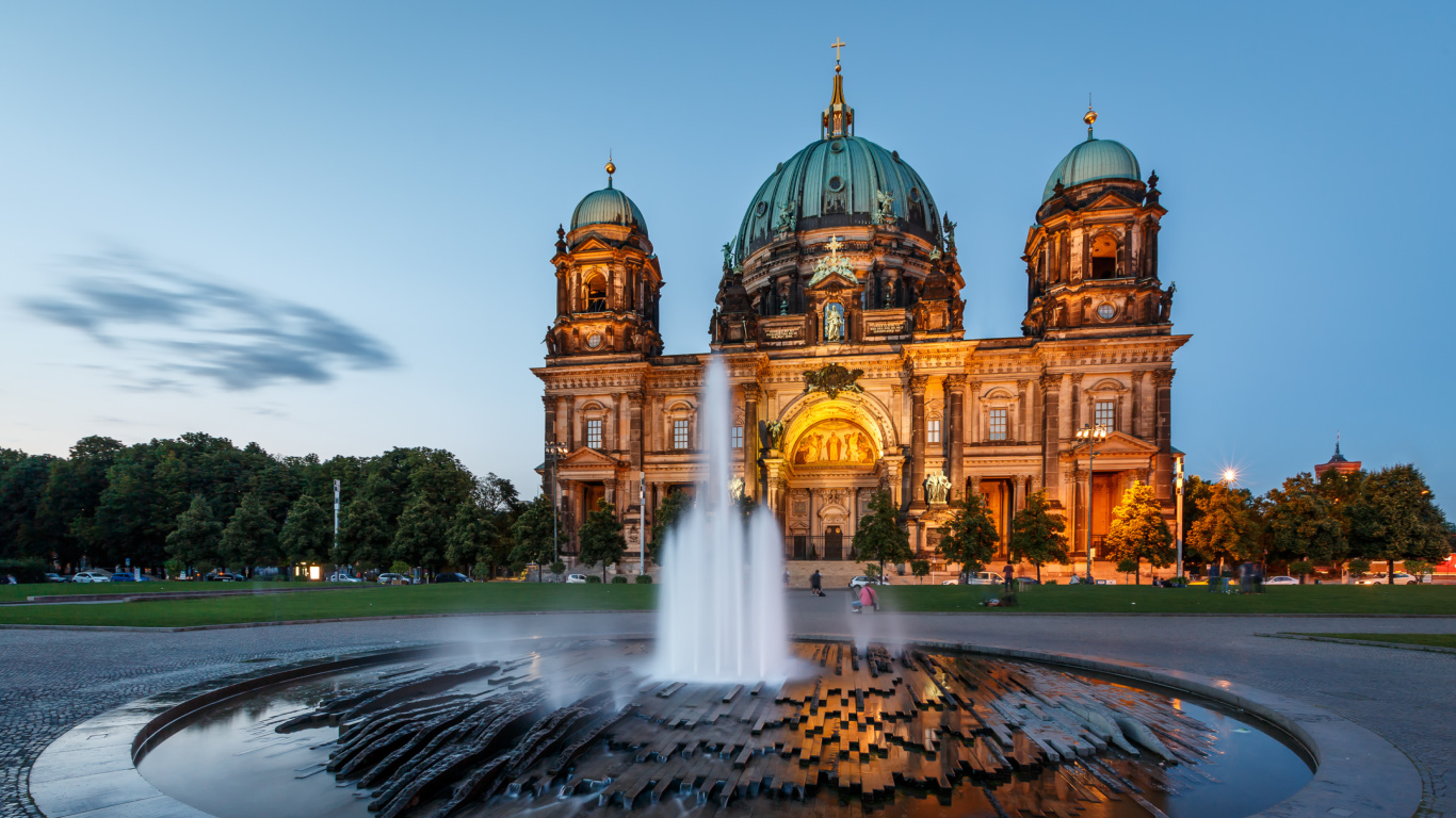 Berliner Dom wallpaper 1366x768