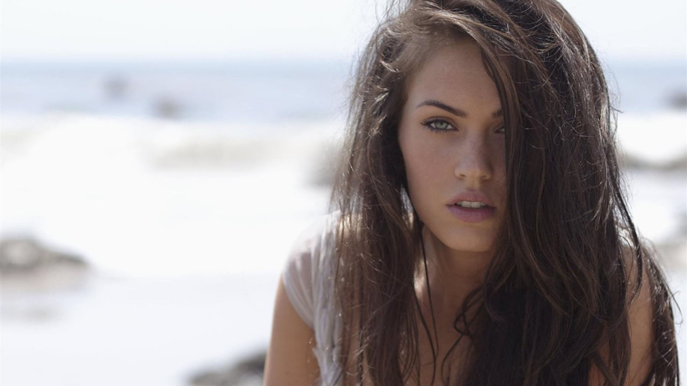 Megan Fox Beauty screenshot #1 1366x768
