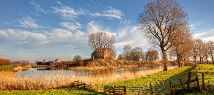 House in Netherlands wallpaper 720x320
