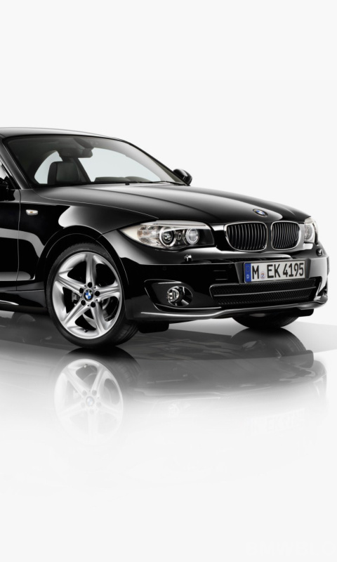 Das BMW 125i black Coupe Wallpaper 480x800