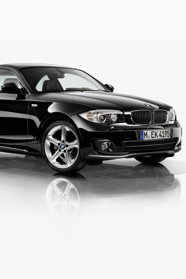 Das BMW 125i black Coupe Wallpaper 640x960