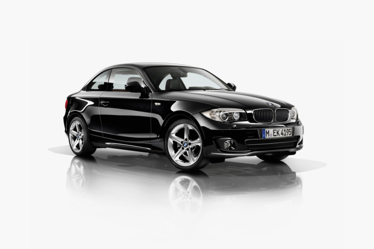 Das BMW 125i black Coupe Wallpaper