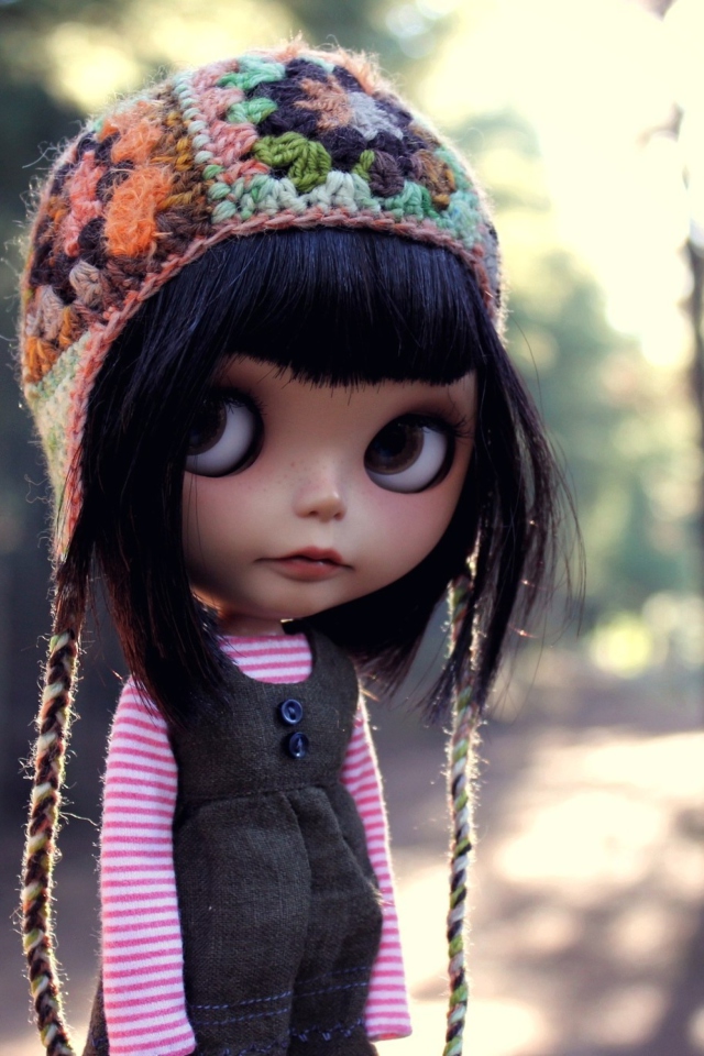 Sfondi Doll Wearing Hat 640x960