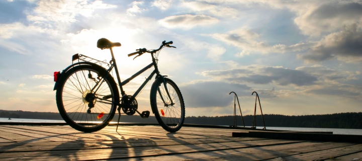 Sfondi Bicycle At Sunny Day 720x320