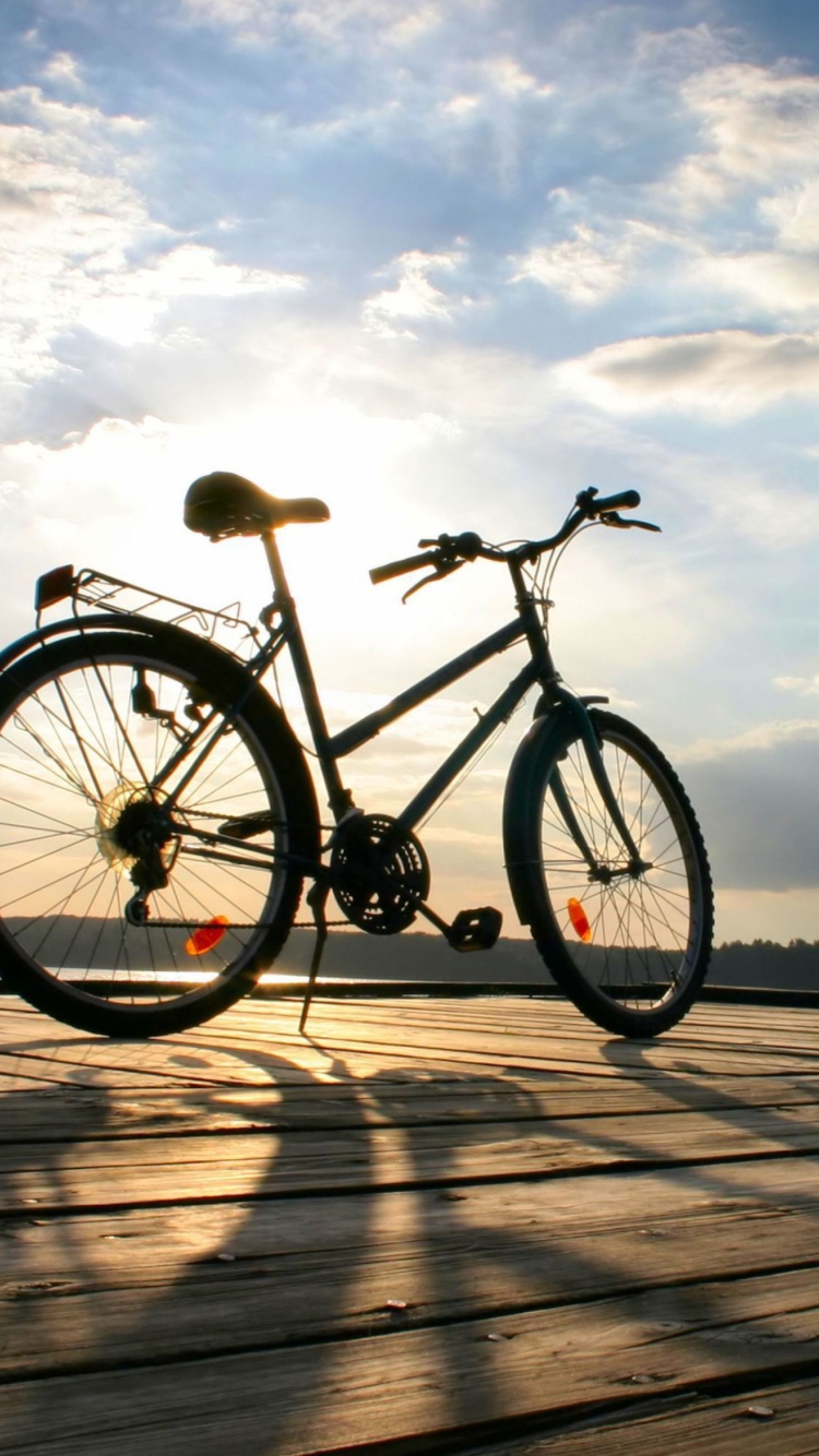 Fondo de pantalla Bicycle At Sunny Day 750x1334