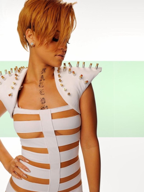 Das Hot Rihanna In White Top Wallpaper 480x640