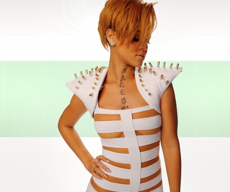 Hot Rihanna In White Top wallpaper 960x800