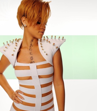 Kostenloses Hot Rihanna In White Top Wallpaper für Nokia Asha 311