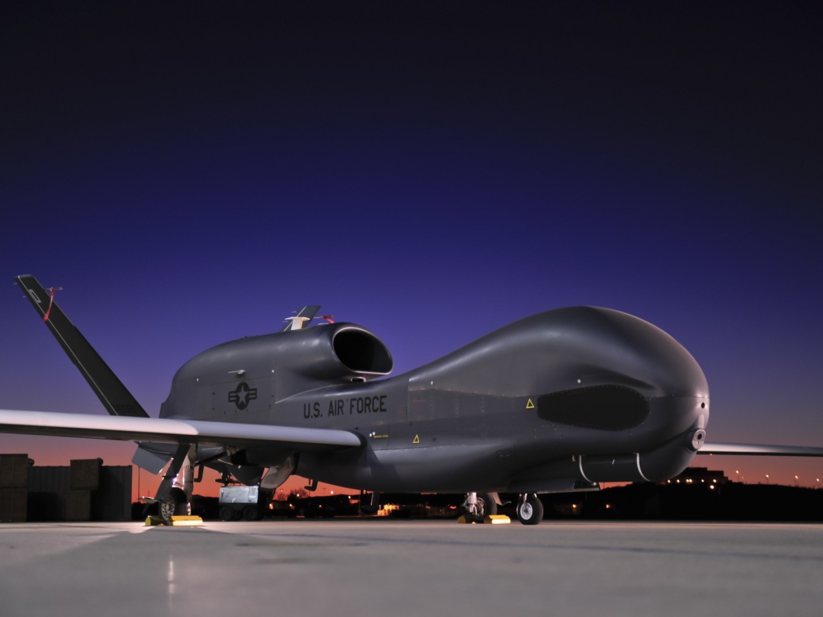 Sfondi Northrop Grumman RQ 4 Global Hawk surveillance aircraft 1600x1200