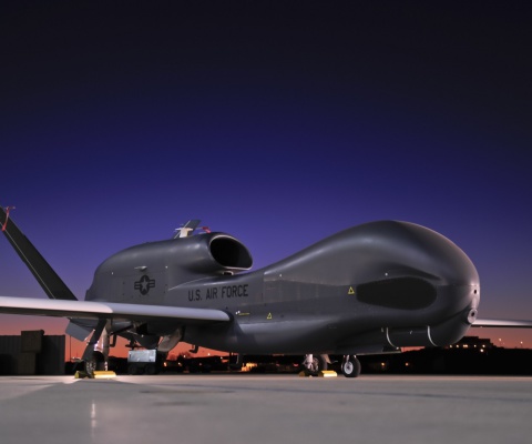 Sfondi Northrop Grumman RQ 4 Global Hawk surveillance aircraft 480x400
