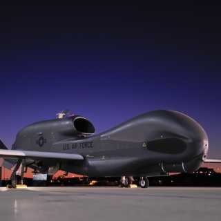 Northrop Grumman RQ 4 Global Hawk surveillance aircraft sfondi gratuiti per 1024x1024