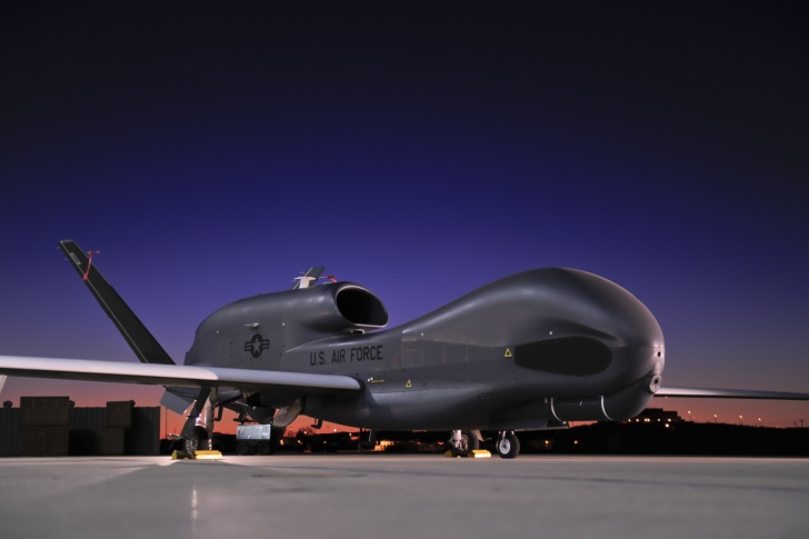 Das Northrop Grumman RQ 4 Global Hawk surveillance aircraft Wallpaper