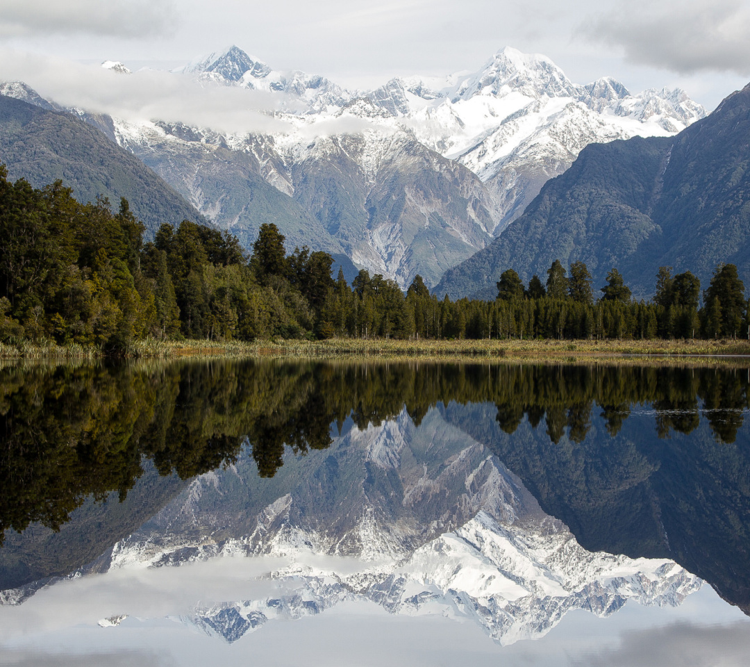 Das Lake Matheson on West Coast in New Zealand Wallpaper 1080x960