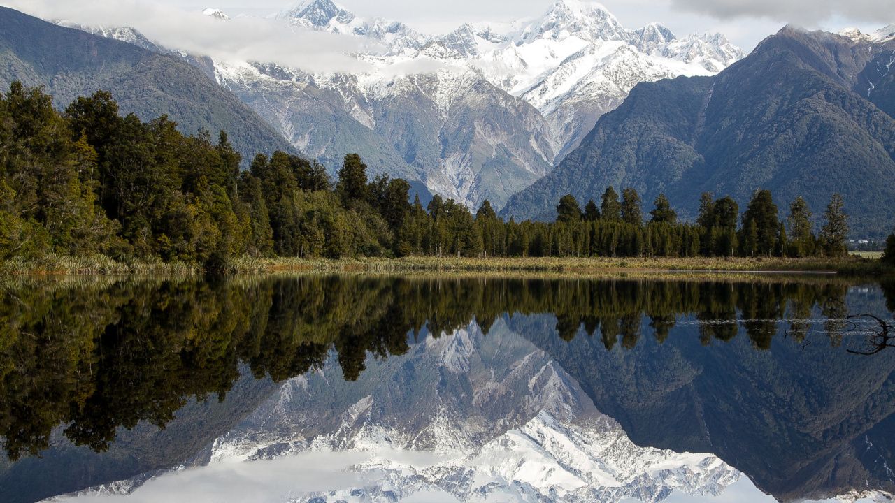 Lake Matheson on West Coast in New Zealand wallpaper 1280x720