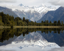 Lake Matheson on West Coast in New Zealand wallpaper 220x176
