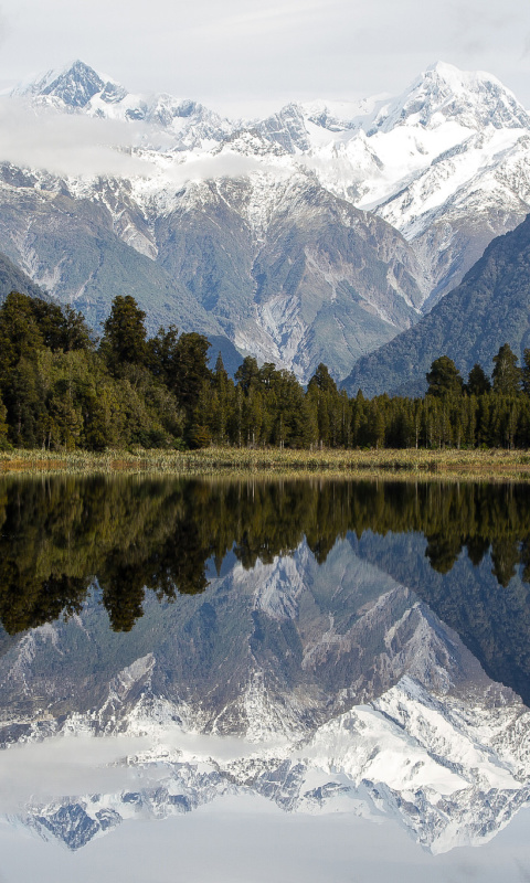 Lake Matheson on West Coast in New Zealand wallpaper 480x800