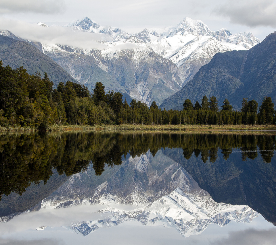 Lake Matheson on West Coast in New Zealand wallpaper 960x854