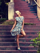 Обои Beautiful Blonde Model In Flower Dress 132x176