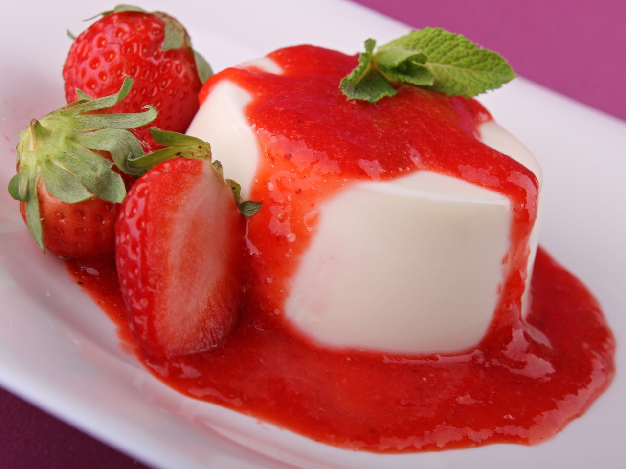 Das Strawberry Dessert Wallpaper 1280x960