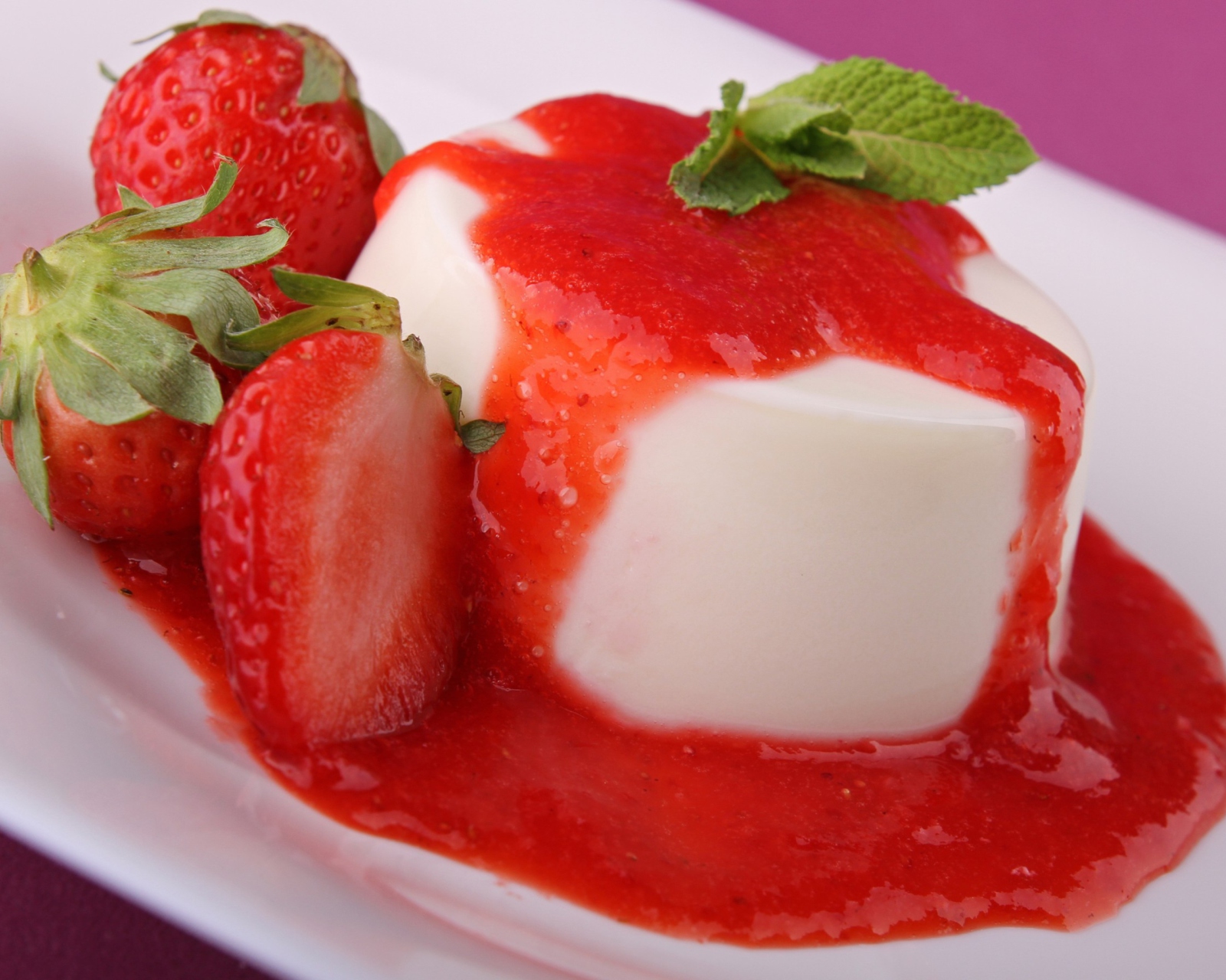 Sfondi Strawberry Dessert 1600x1280