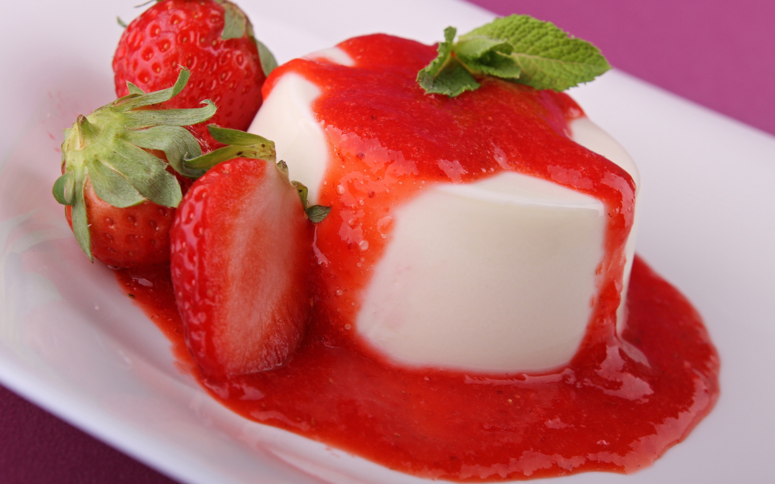 Das Strawberry Dessert Wallpaper 2560x1600