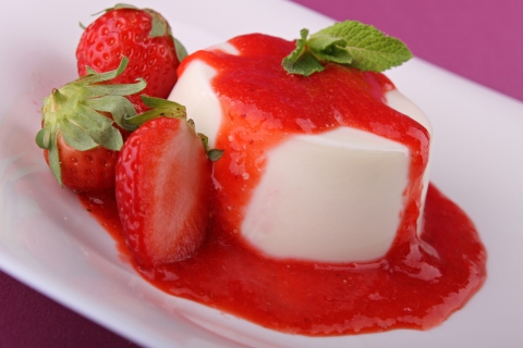 Das Strawberry Dessert Wallpaper 480x320