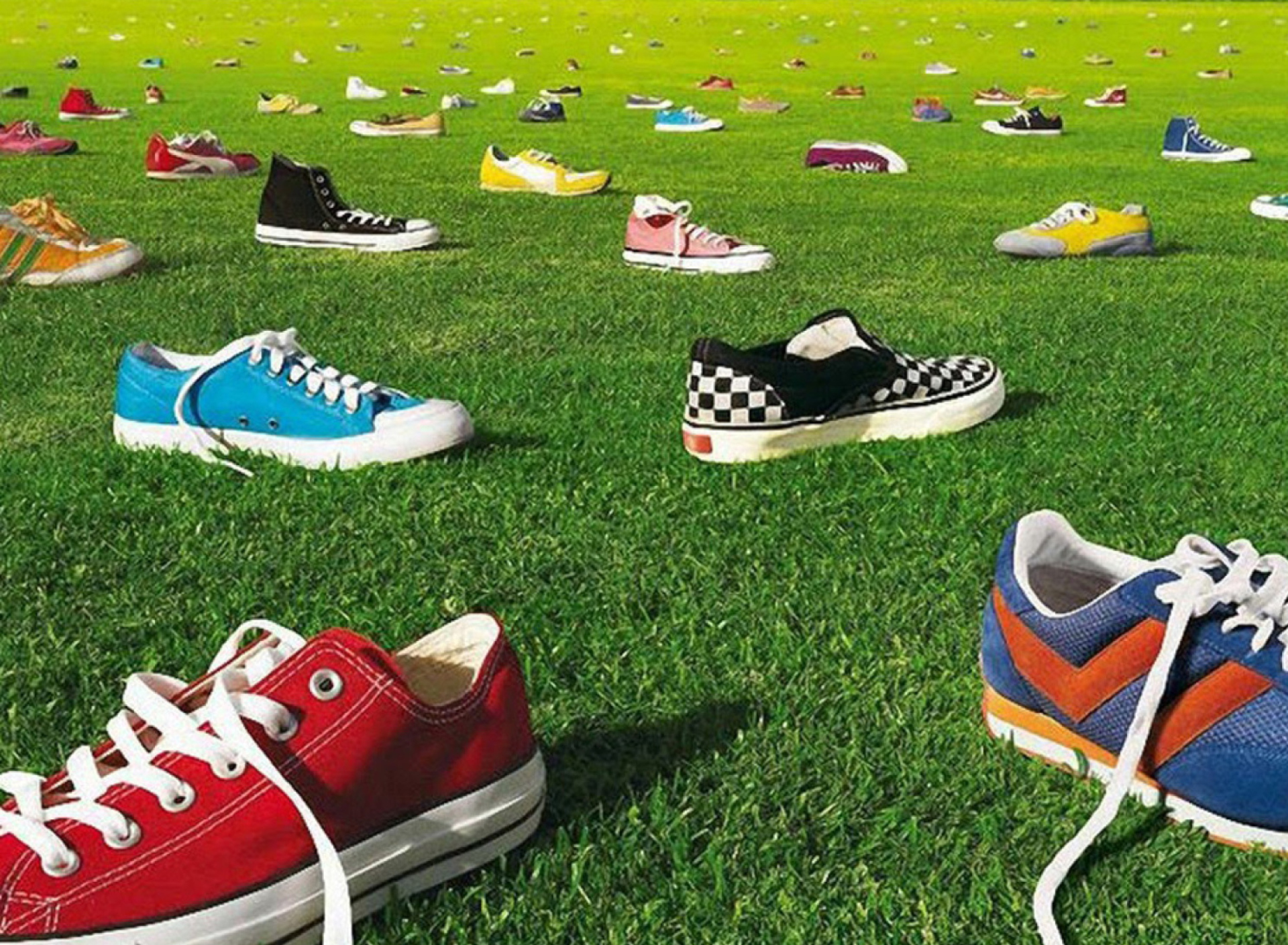 Das Colorful Sneakers Wallpaper 1920x1408