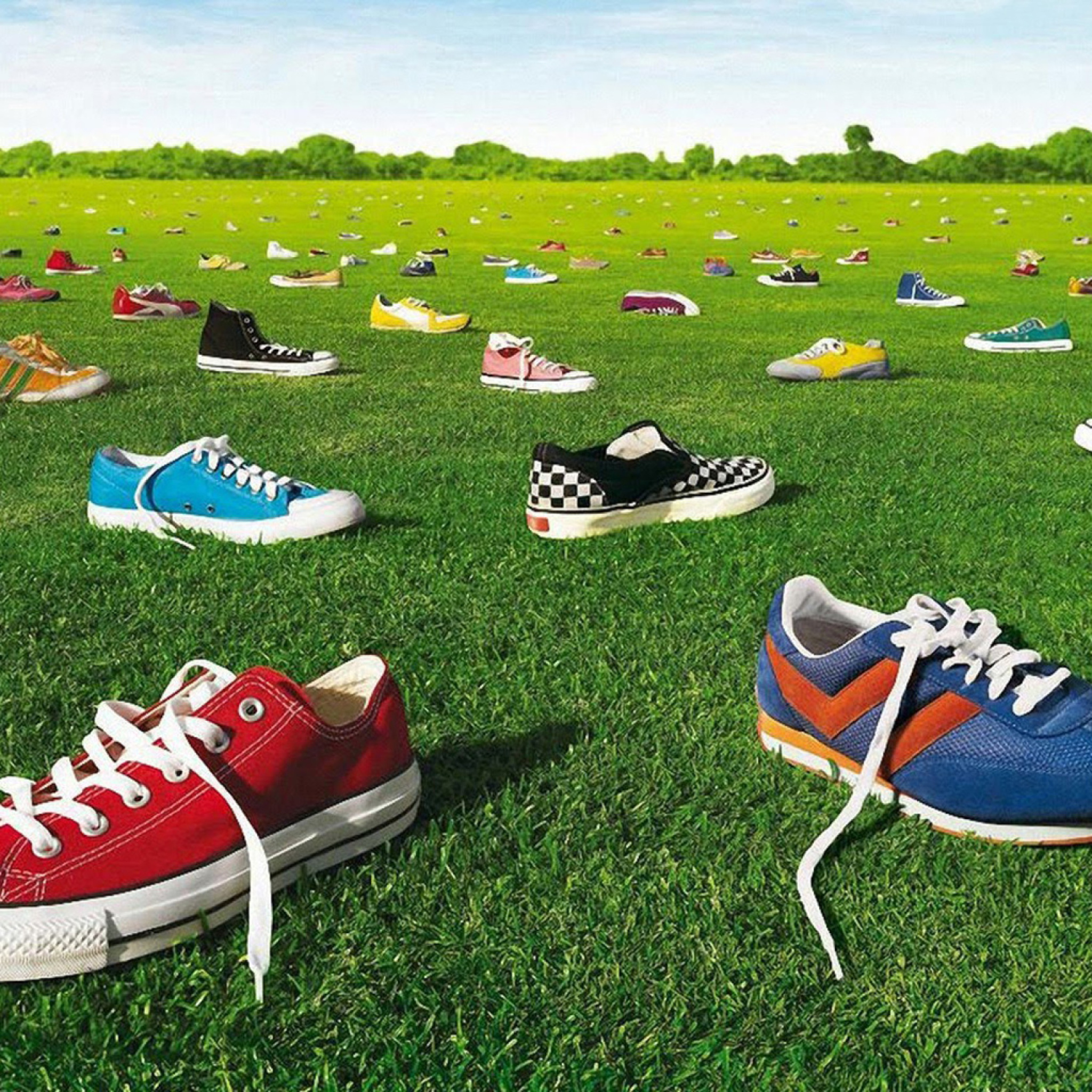 Das Colorful Sneakers Wallpaper 2048x2048