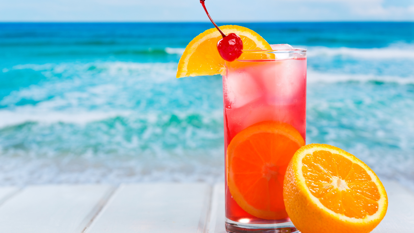 Refreshing tropical drink wallpaper 1600x900