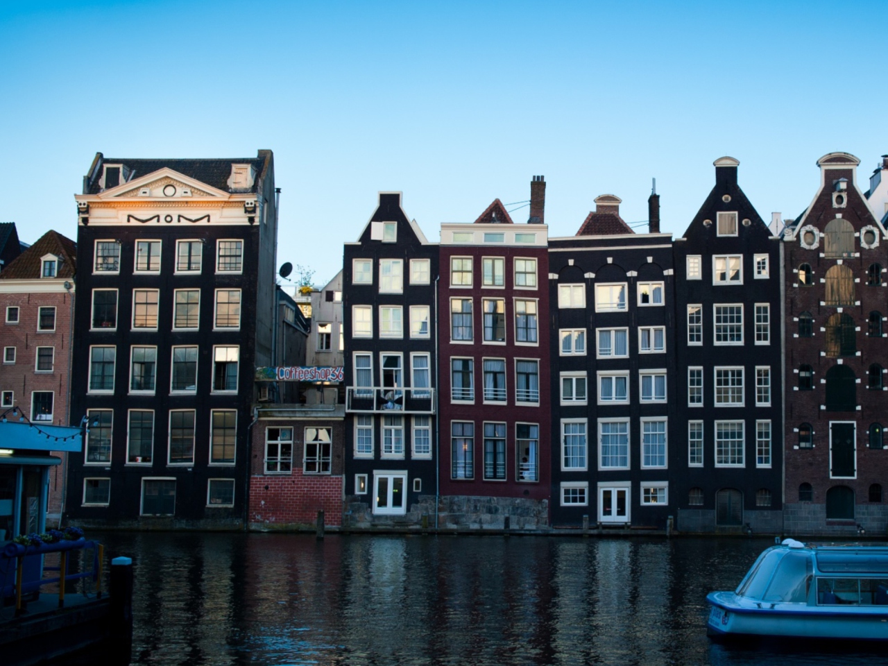 Damrak Amsterdam wallpaper 1280x960