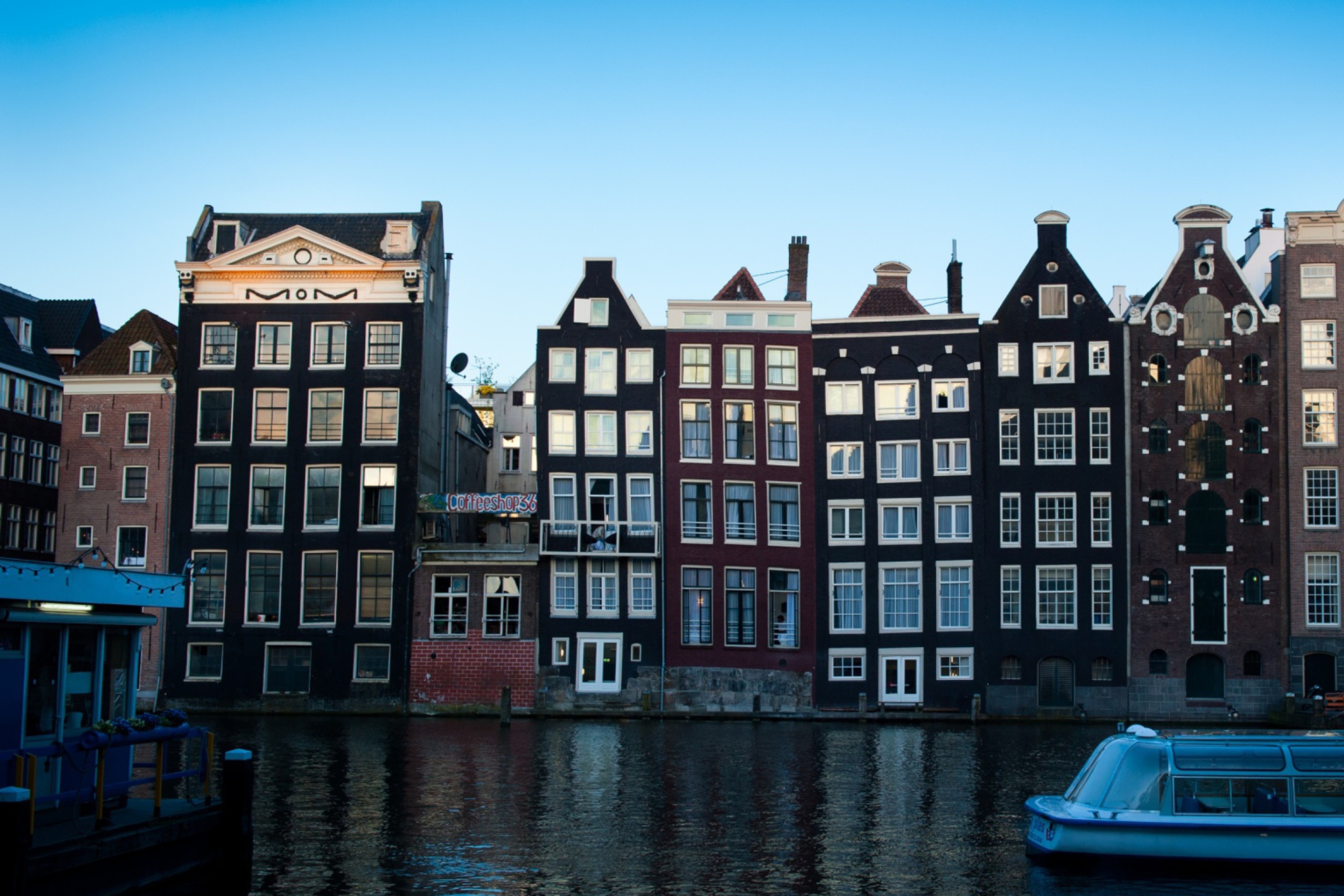 Damrak Amsterdam screenshot #1 2880x1920