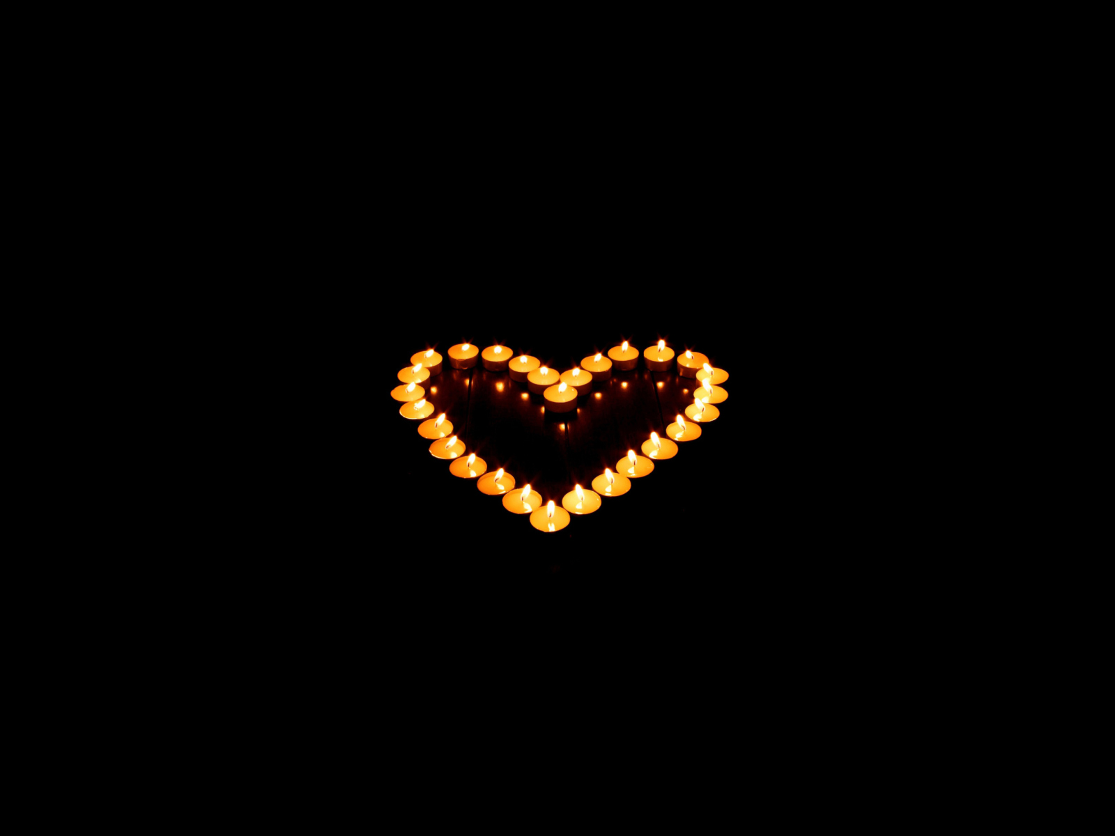 Fondo de pantalla Candle Heart 1600x1200