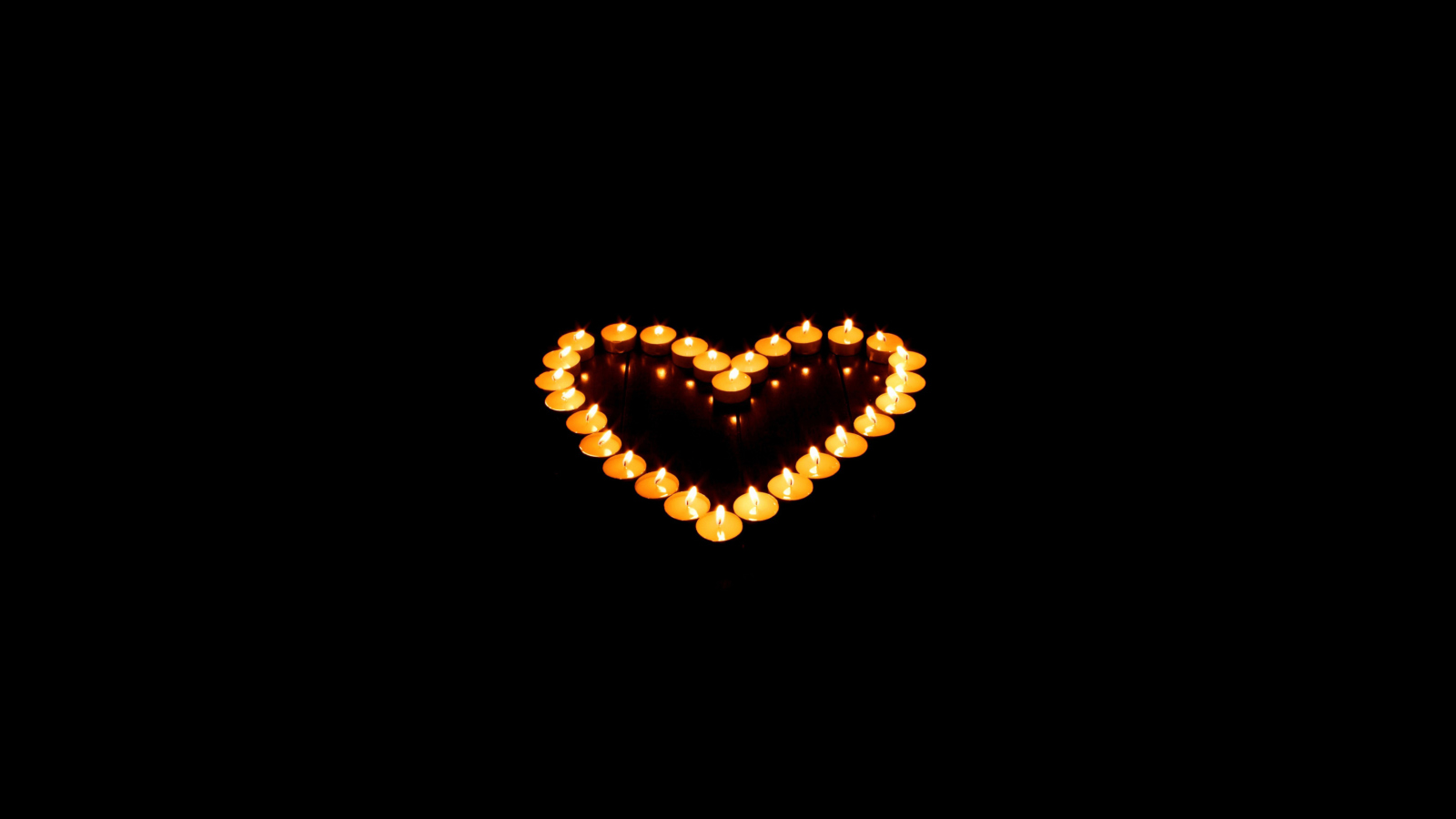 Обои Candle Heart 1600x900