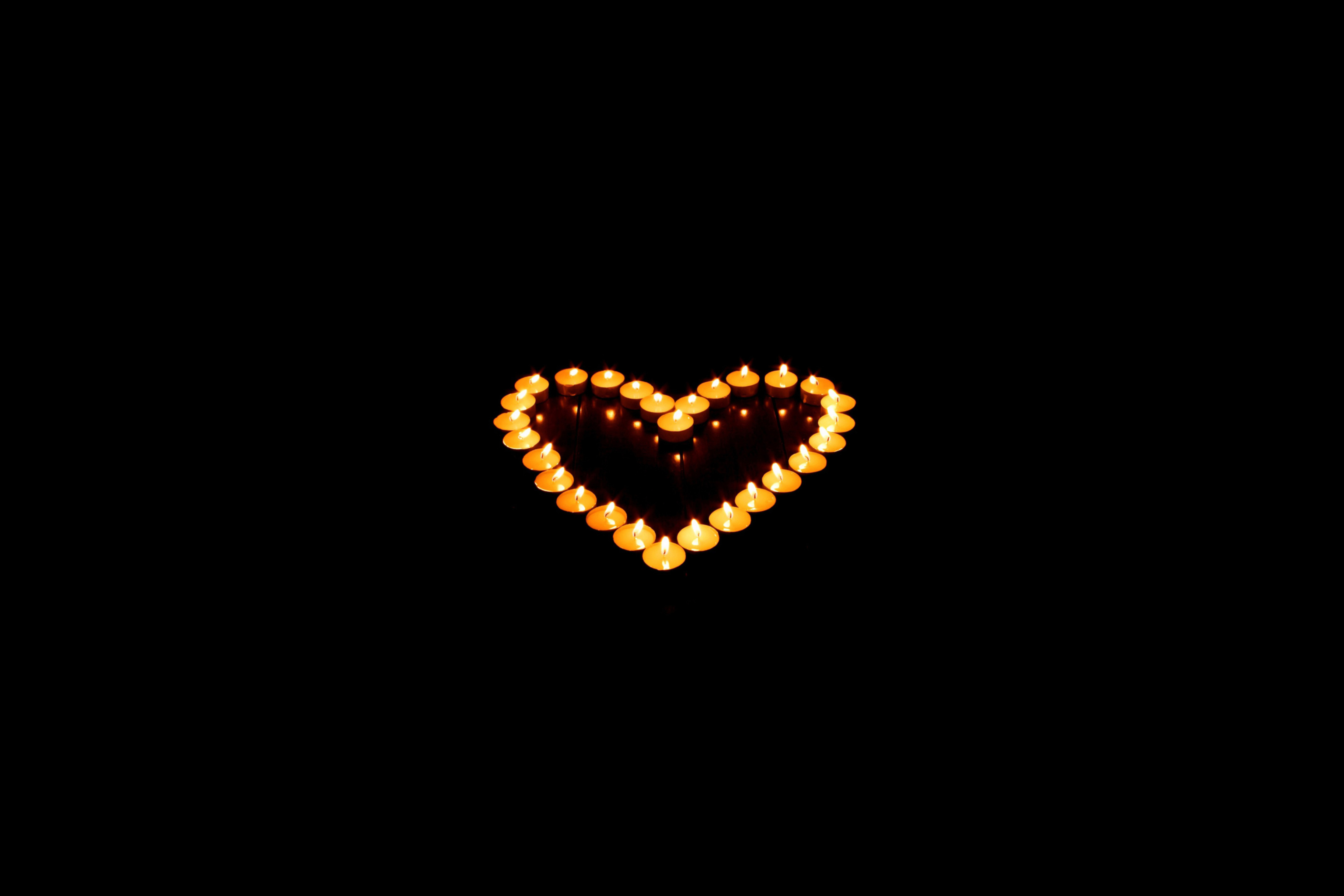Das Candle Heart Wallpaper 2880x1920