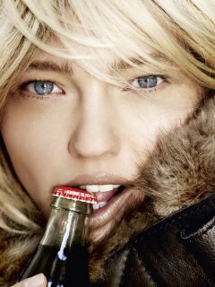 Sfondi Platinum Blonde With Coca-Cola 240x320