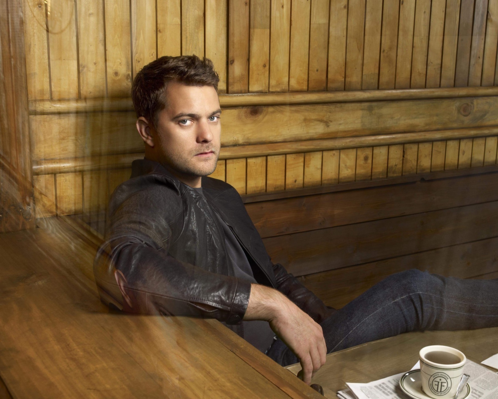 Обои Joshua Jackson 1600x1280