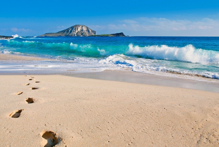 Fondo de pantalla Walking Into Blue Ocean Water