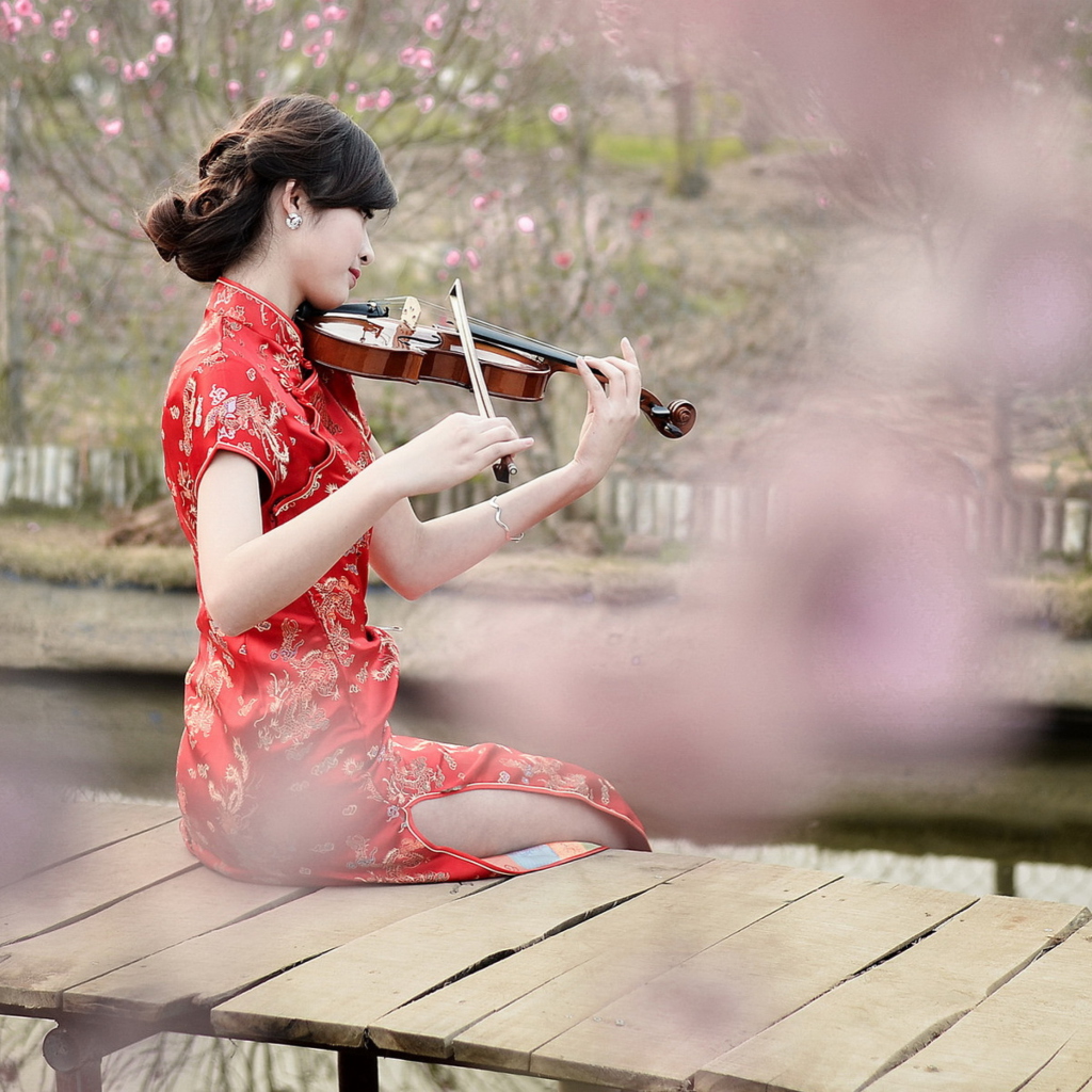 Fondo de pantalla Pretty Asian Girl Violinist 1024x1024