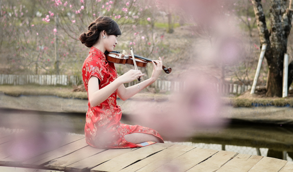 Pretty Asian Girl Violinist wallpaper 1024x600